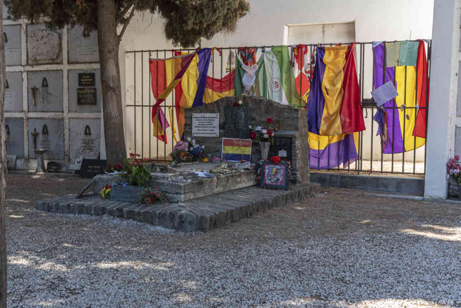 Francia - Collioure 055 - cementerio - tumba de Antonio Machado.jpg